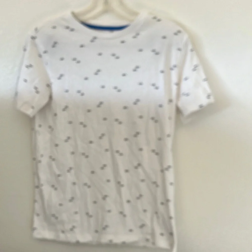FINAL MARKDOWN Old navy boys tee xl